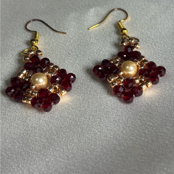 Hand crafted dangle pierced earrings shell cream pearls red gold beads 2 inches - Picture 5 of 8